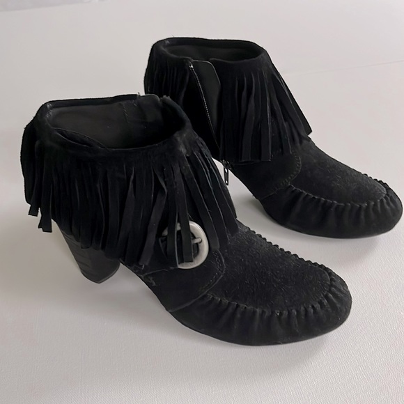 Born Shoes - Vintage Born fringed black suede booties